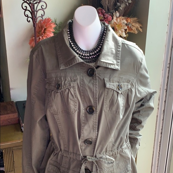 Jacket - Picture 2 of 16